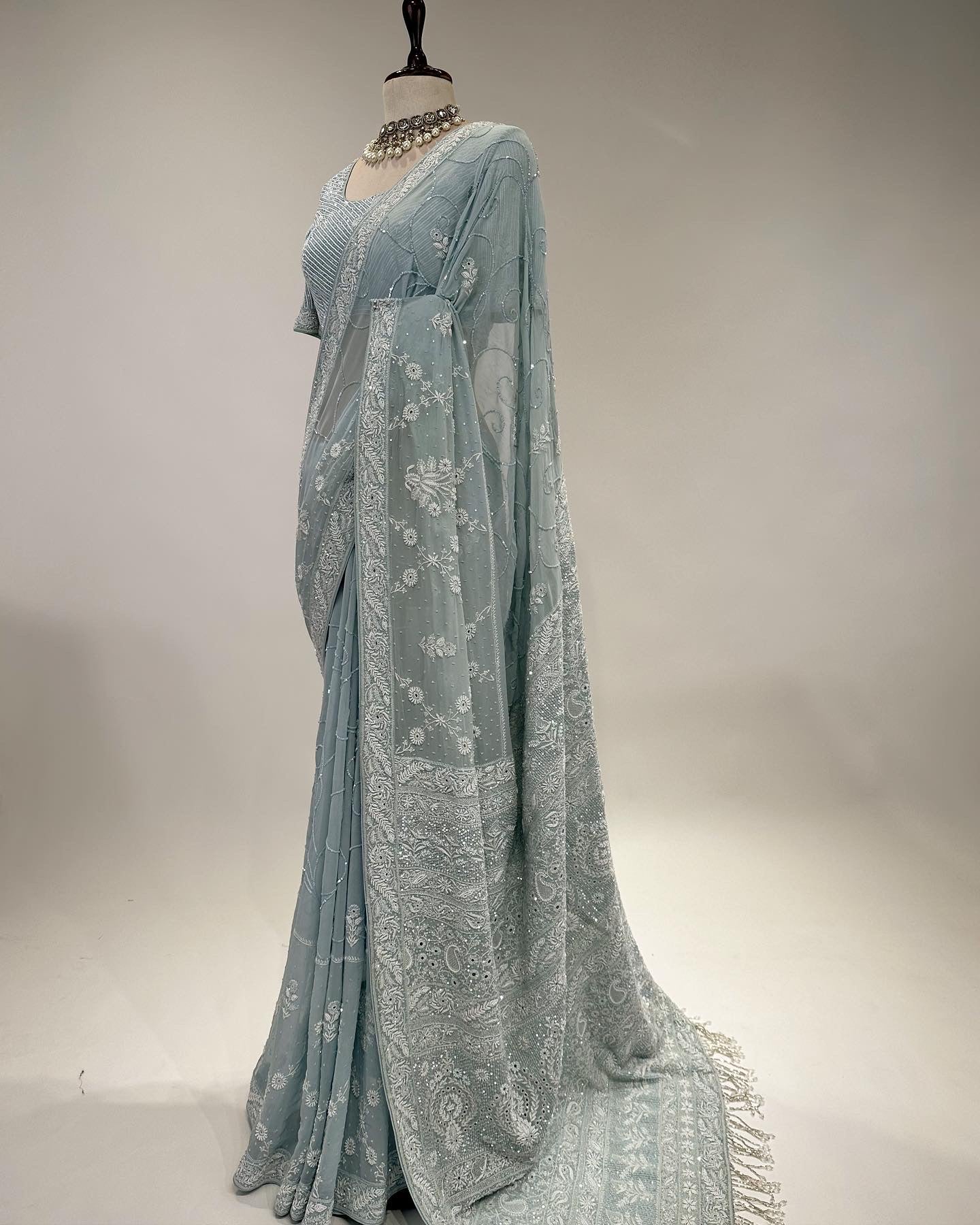 FINE EK TAAR CHIKANKARI SAREE WITH SEQUIN JAAL & CHIKANKARI PALLA