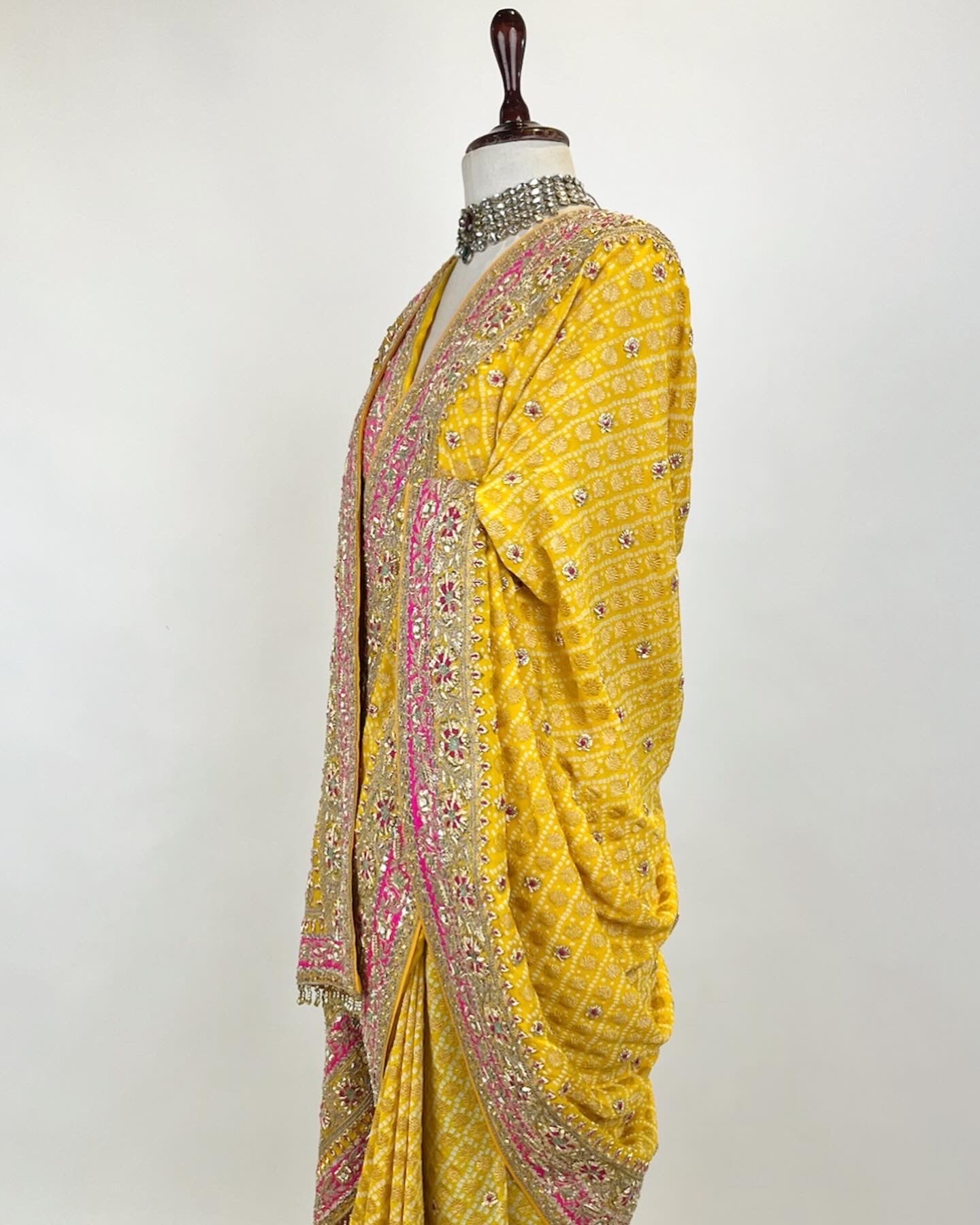 ZARI KADWA WEAVE RAI BANDHEJ SAREE IN MARODI FRENCH KNOT & GOTA WORK