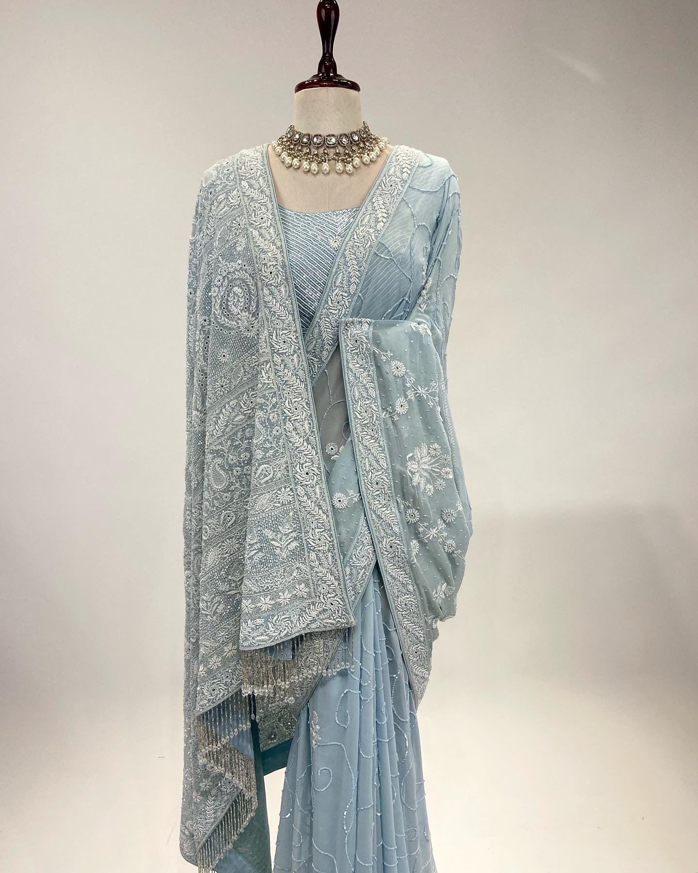 FINE EK TAAR CHIKANKARI SAREE  WITH SEQUIN JAAL & CHIKANKARI PALLA