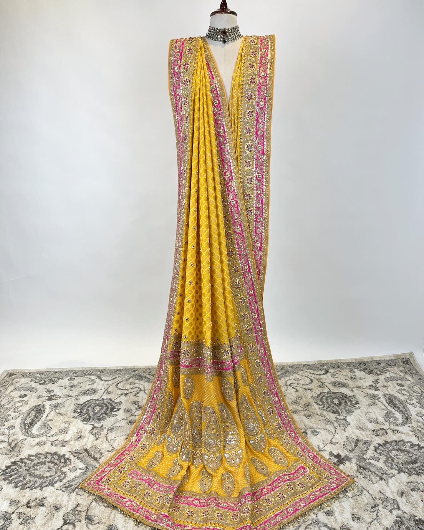 ZARI KADWA WEAVE RAI BANDHEJ SAREE IN MARODI FRENCH KNOT & GOTA WORK