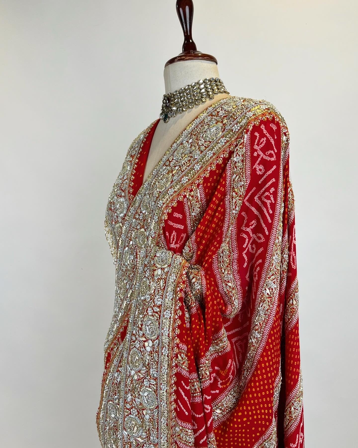 LEHERIYA PATTERN BANARASI BANDHANI SAREE IN PURE ZARI WITH ZARDOSI EMBROIDERY