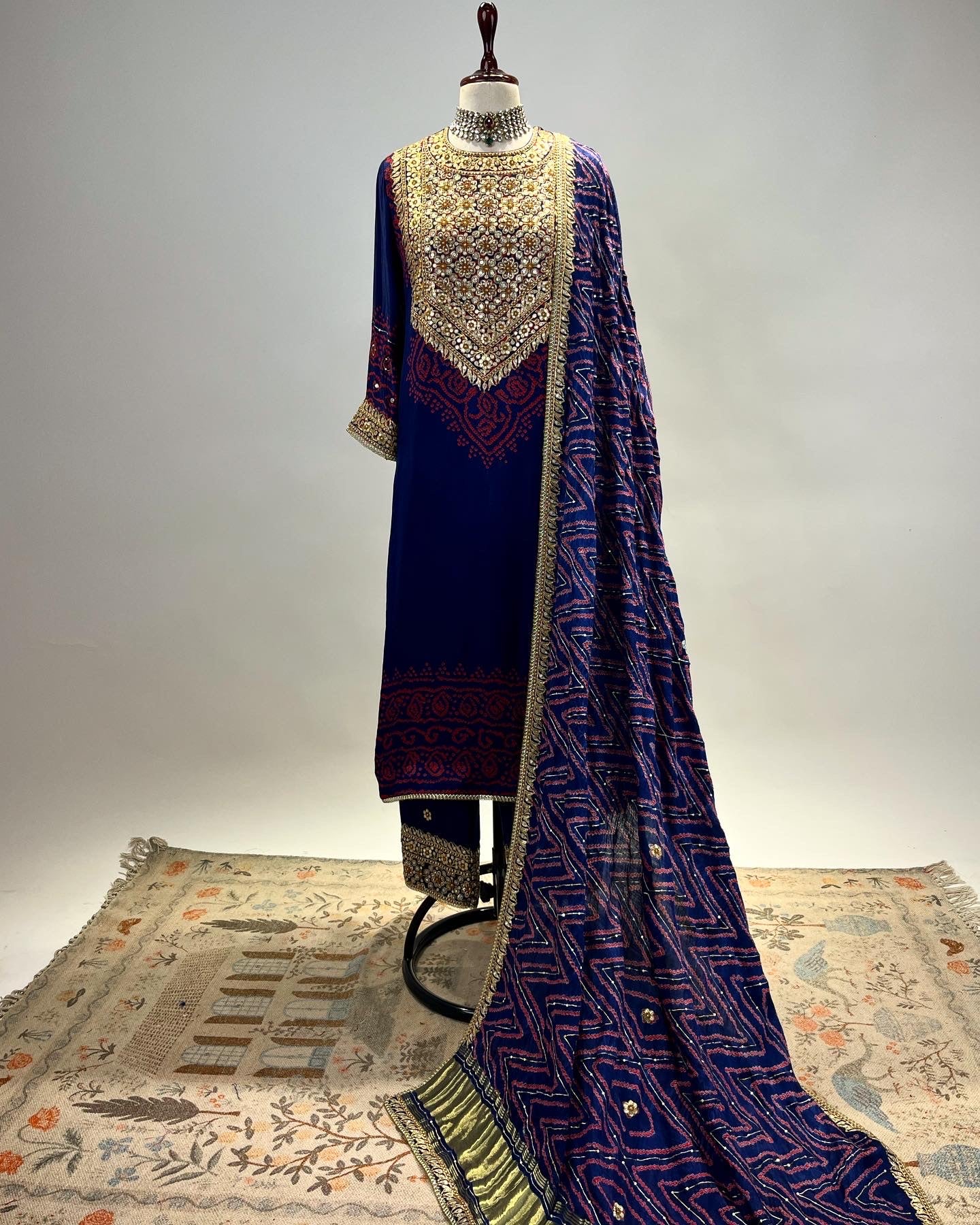 ANTIQUE EK TAAR EMBROIDERY ON BANDHEJ AABHA ENSEMBLE