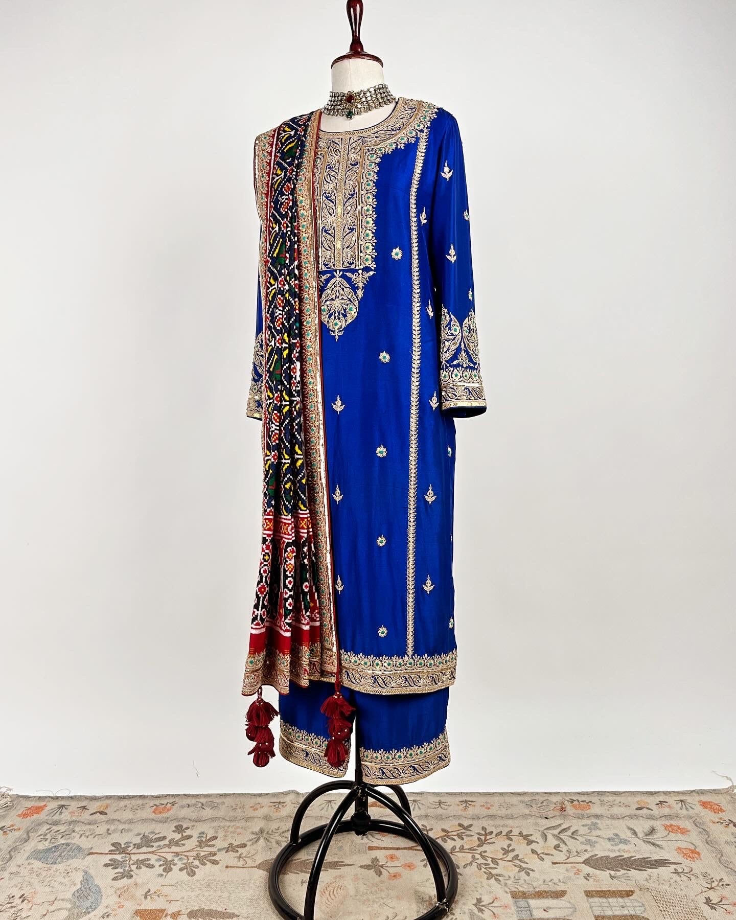 DOUBLE IKAT PATAN PATOLA SUIT SET IN FINE ANTIQUE MARODI WORK