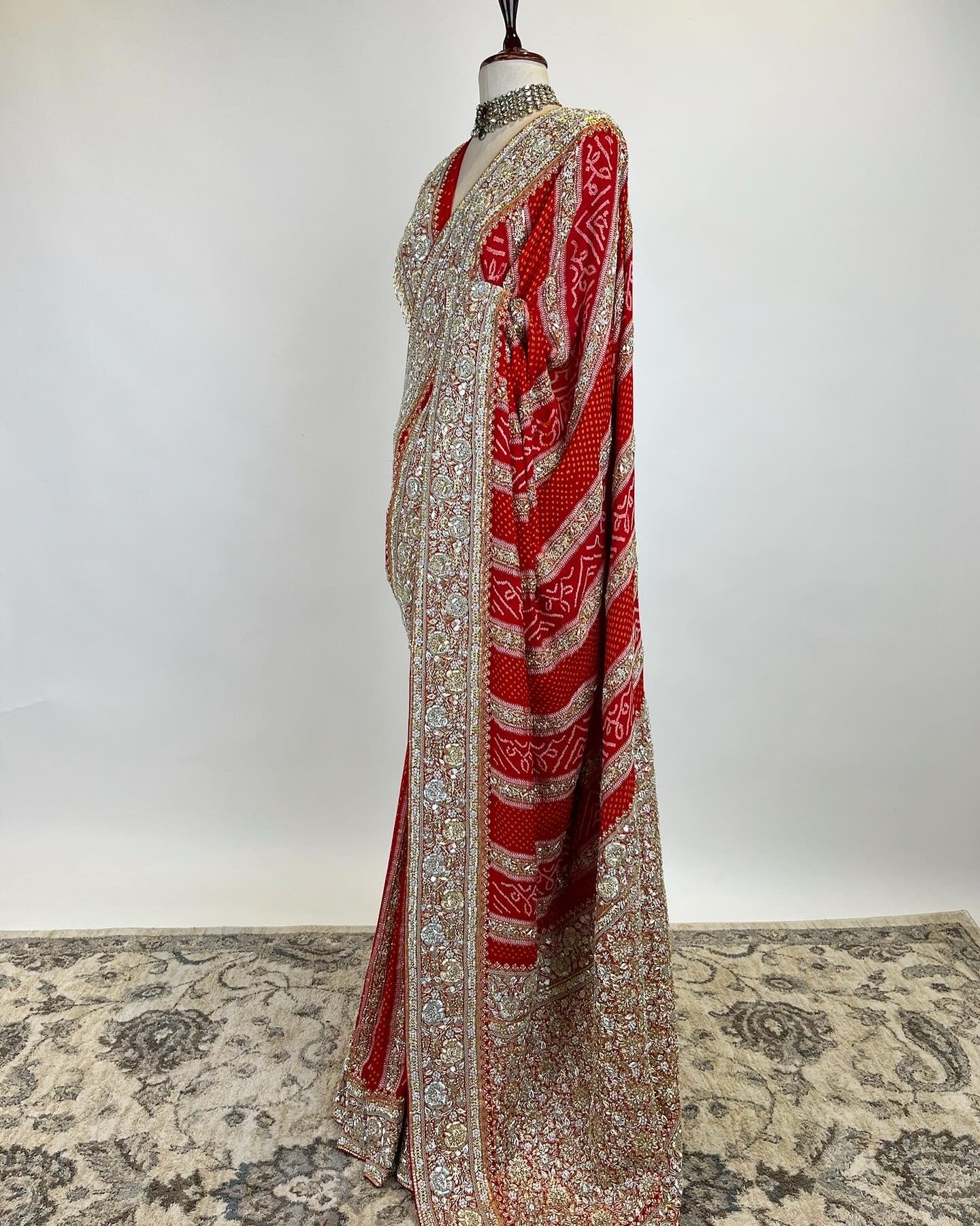 LEHERIYA PATTERN BANARASI BANDHANI SAREE IN PURE ZARI WITH ZARDOSI EMBROIDERY