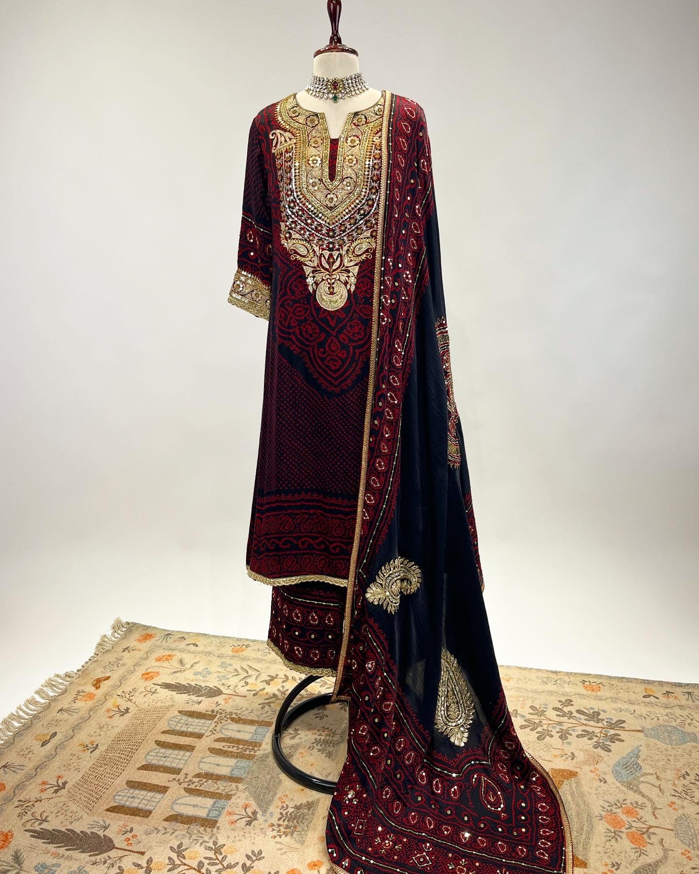 BLACK & RED RAI BANDHEJ AABHA SET IN EK TAAR AARI WORK