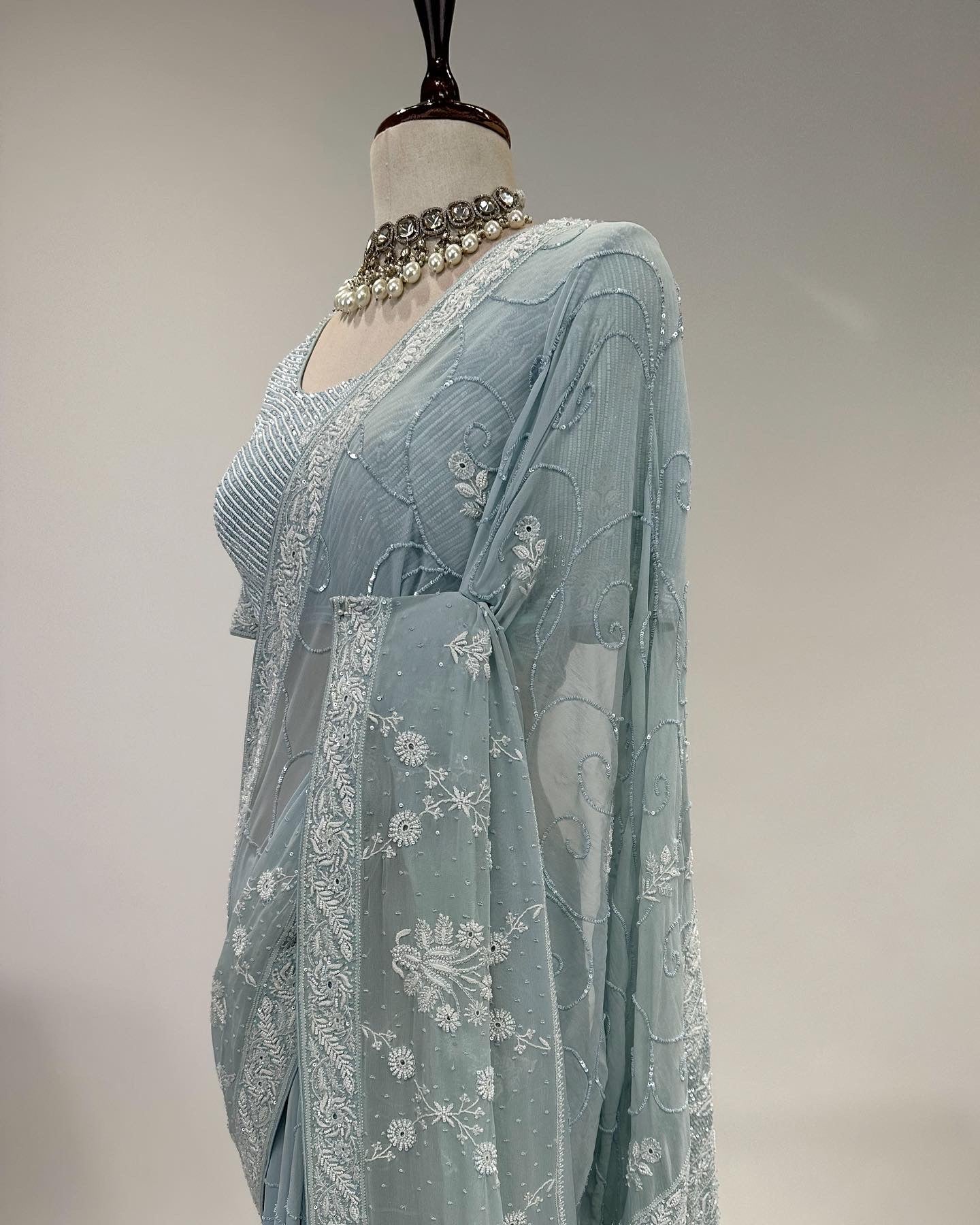 FINE EK TAAR CHIKANKARI SAREE  WITH SEQUIN JAAL & CHIKANKARI PALLA