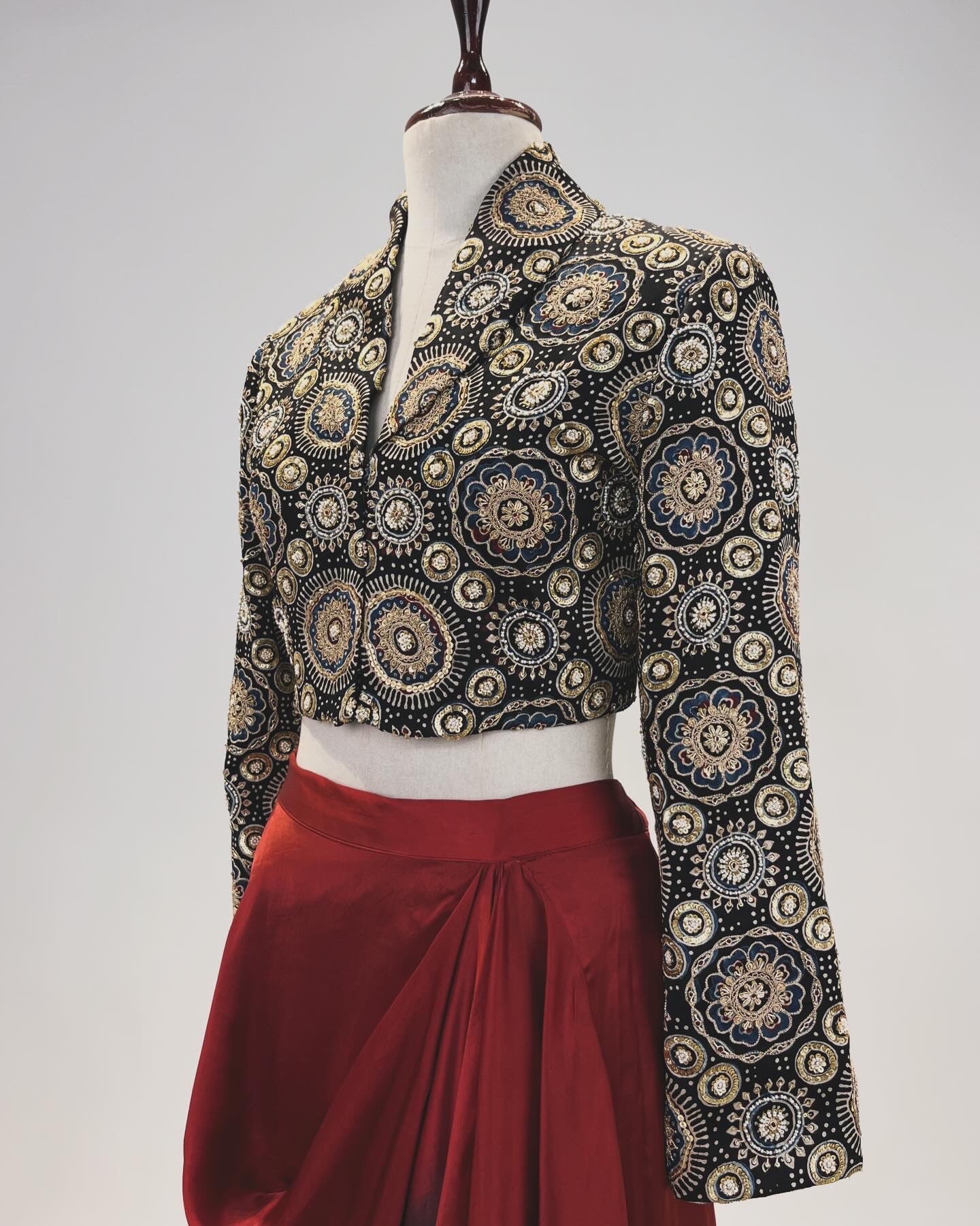 AJRAKH SHORT JACKET STUDDED WITH SEQUIN, PEARLS, ZARI & STONES PAIRED WITH PRE- DRAPED SKIRT