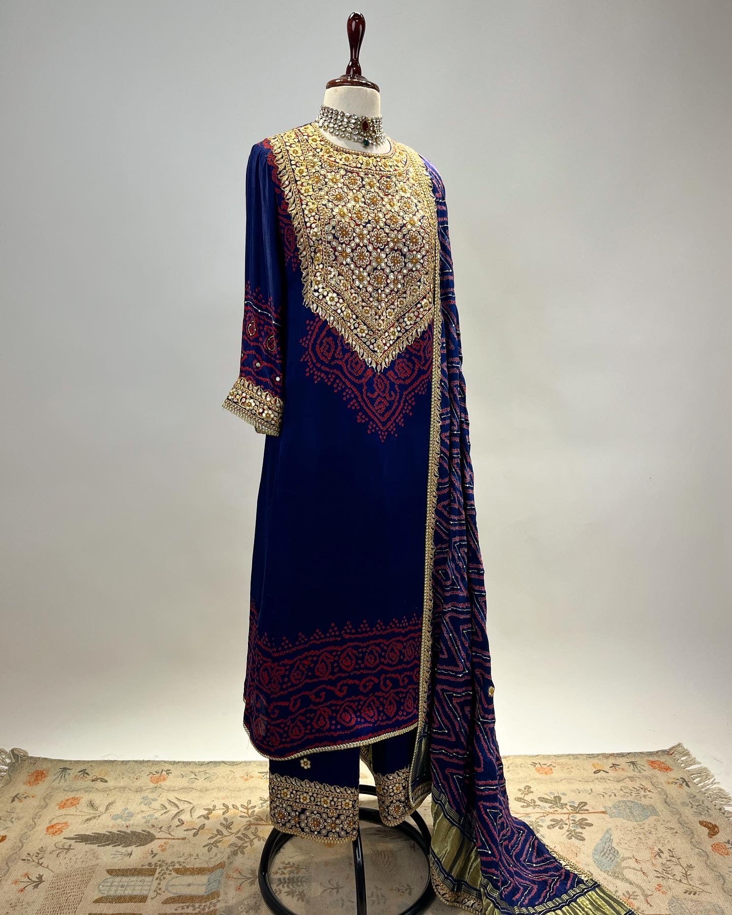 ANTIQUE EK TAAR EMBROIDERY ON BANDHEJ AABHA ENSEMBLE