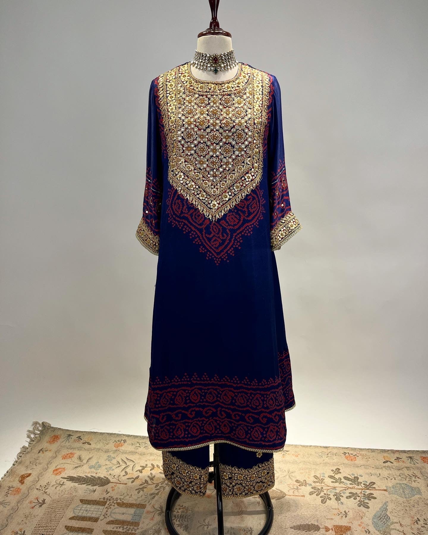 ANTIQUE EK TAAR EMBROIDERY ON BANDHEJ AABHA ENSEMBLE