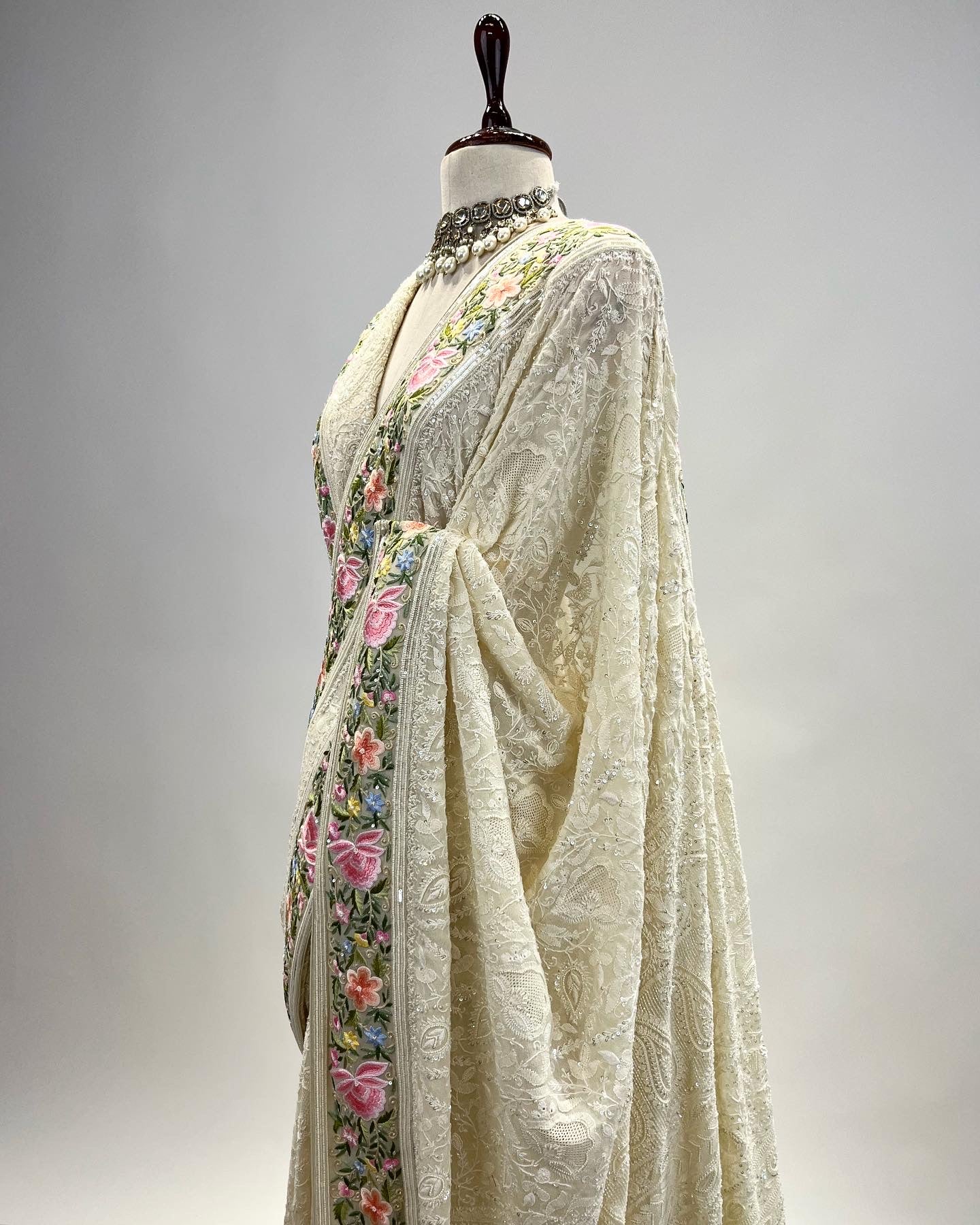 EK TAAR CHIKANKARI SAREE WITH EK TAAR GARA BORDER & PEARL EMBELLISHMENTS