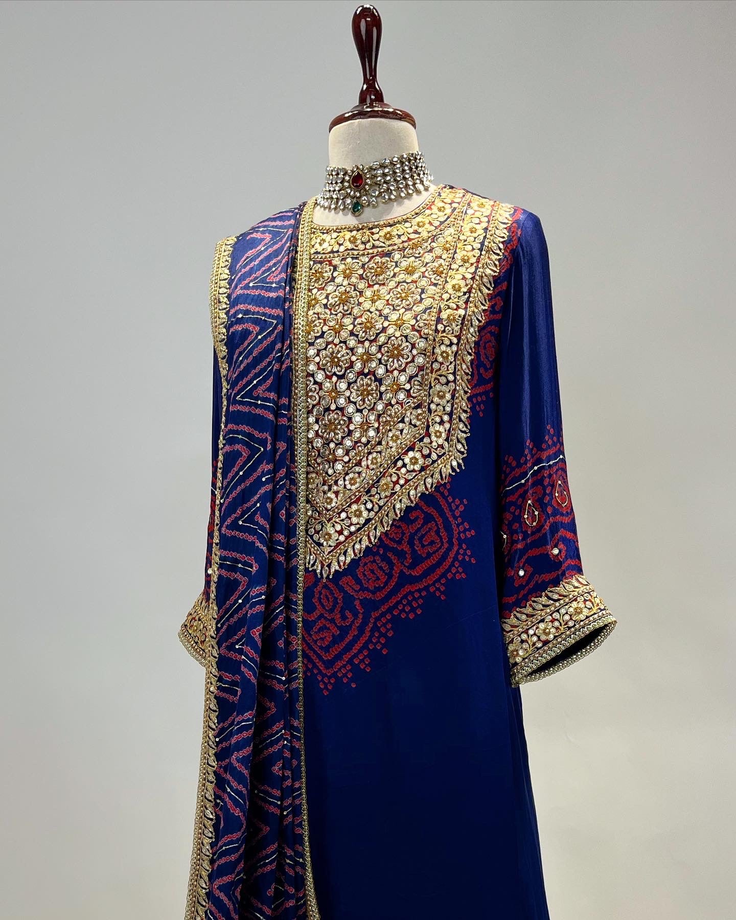 ANTIQUE EK TAAR EMBROIDERY ON BANDHEJ AABHA ENSEMBLE