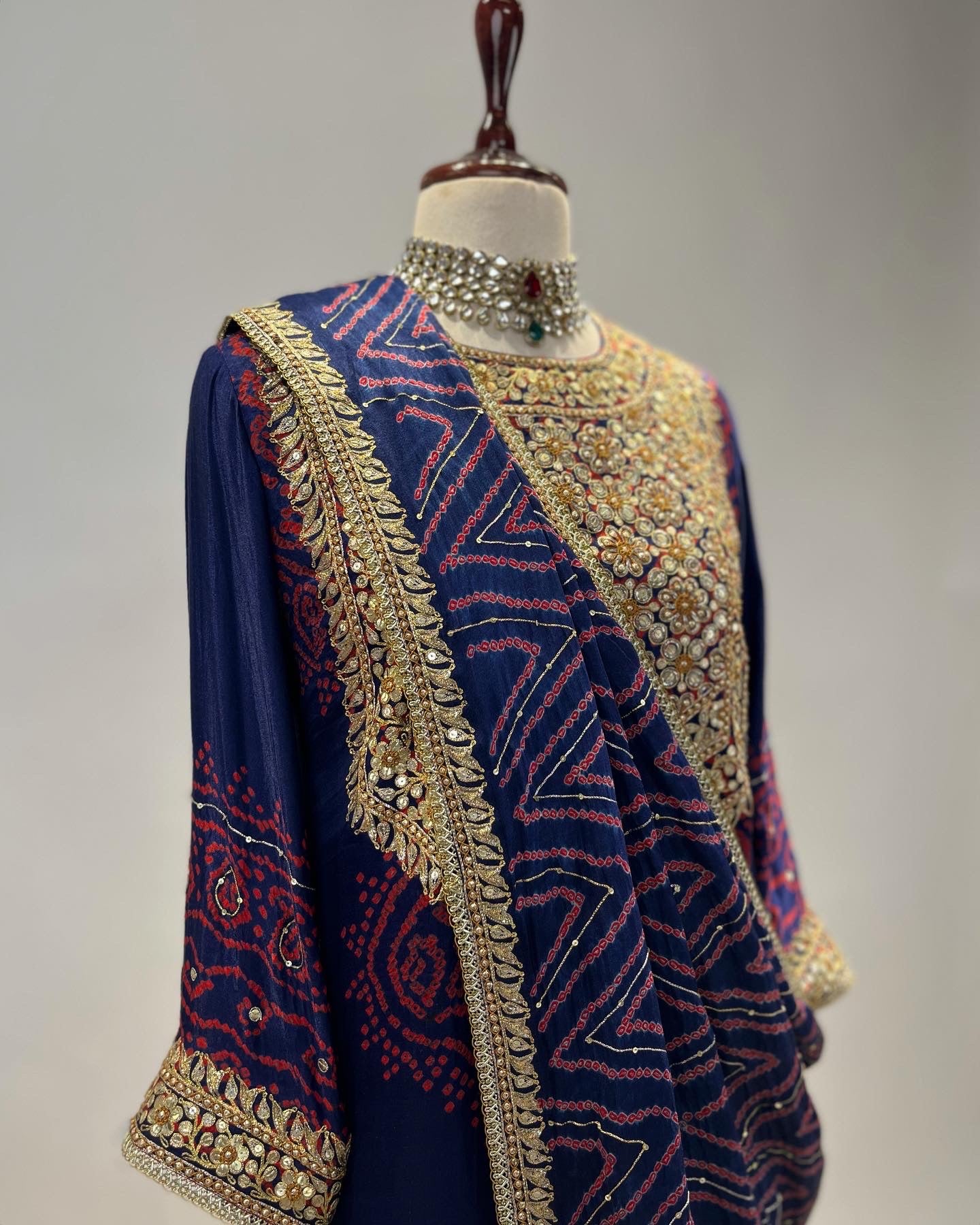 ANTIQUE EK TAAR EMBROIDERY ON BANDHEJ AABHA ENSEMBLE