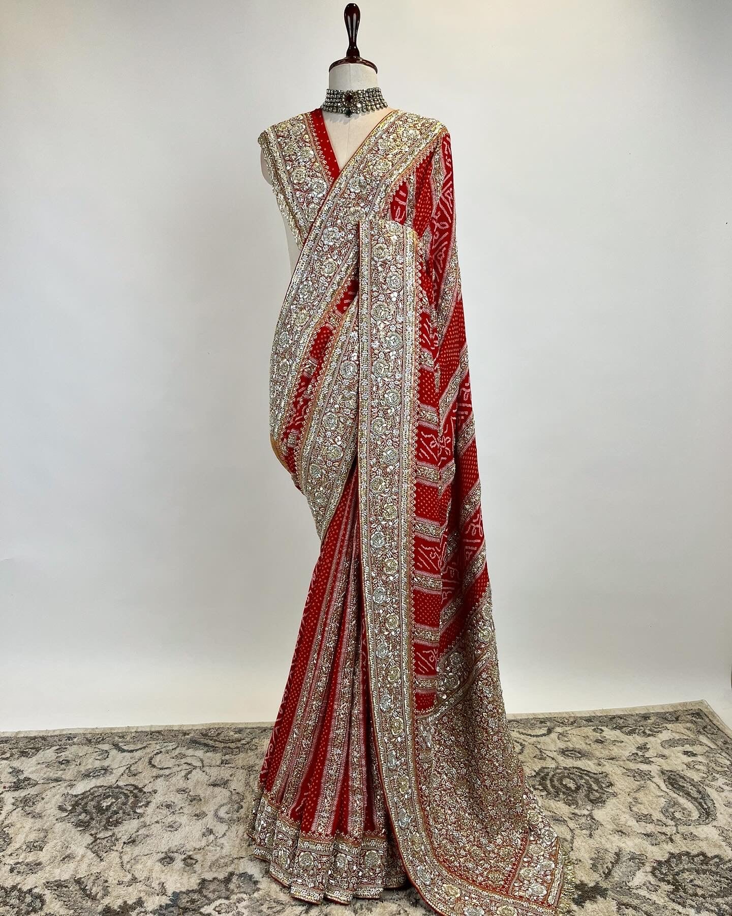 LEHERIYA PATTERN BANARASI BANDHANI SAREE IN PURE ZARI WITH ZARDOSI EMBROIDERY