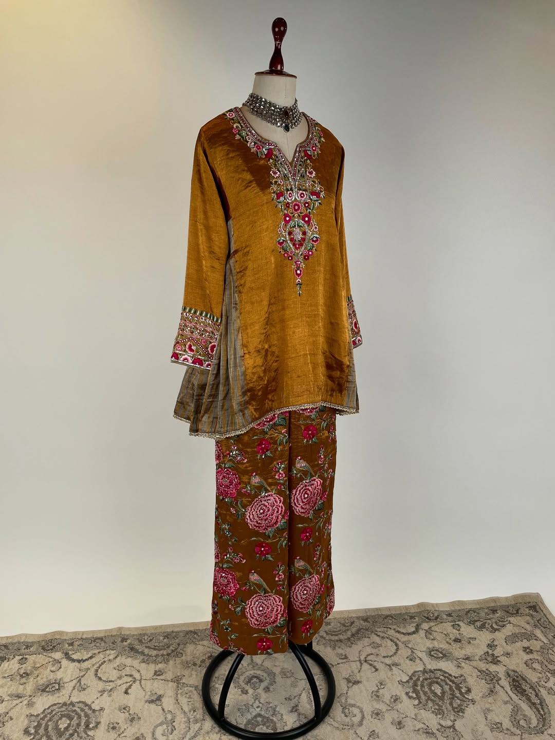 A RESHAM AND TAARI EMBROIDERED KALI SHORT TOP PAIRED WITH ANKLE LENGTH PANTS
