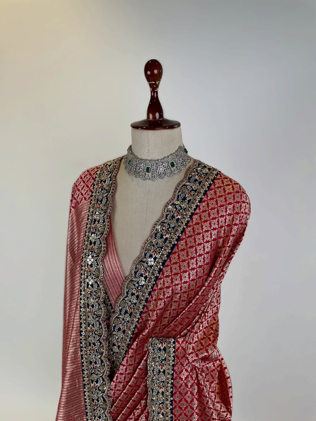 HANDLOOM BANARASI SAREE WITH SCALLOP EMBROIDERED BORDERS UNSTITCHED BLOUSE PIECE AND PAIRED SILK EMBROIDERED DOSHALA